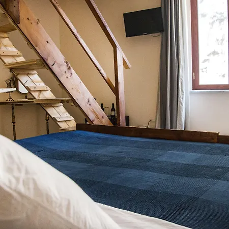 לינה וארוחת בוקר Epoche' 4*