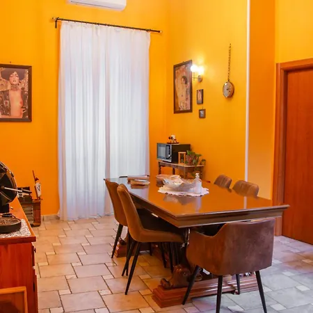 Epoche' 4* Νάπολη